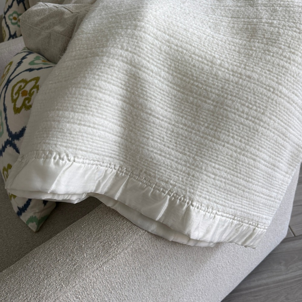 JCPenny Home White Satin Trim Thermal Waffle Weave Baby Blanket VTG Style USA